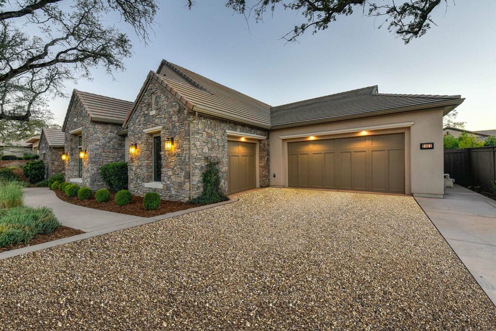 Natural Paving pebbled driveway